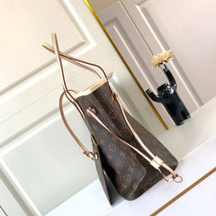 Louis Vuitton Neverfull GM in Monogram Canvas