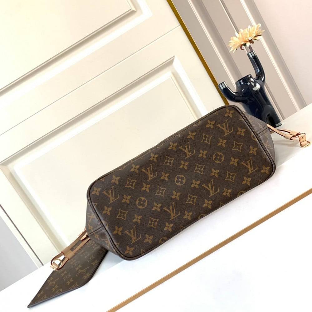 Louis Vuitton Neverfull GM in Monogram Canvas