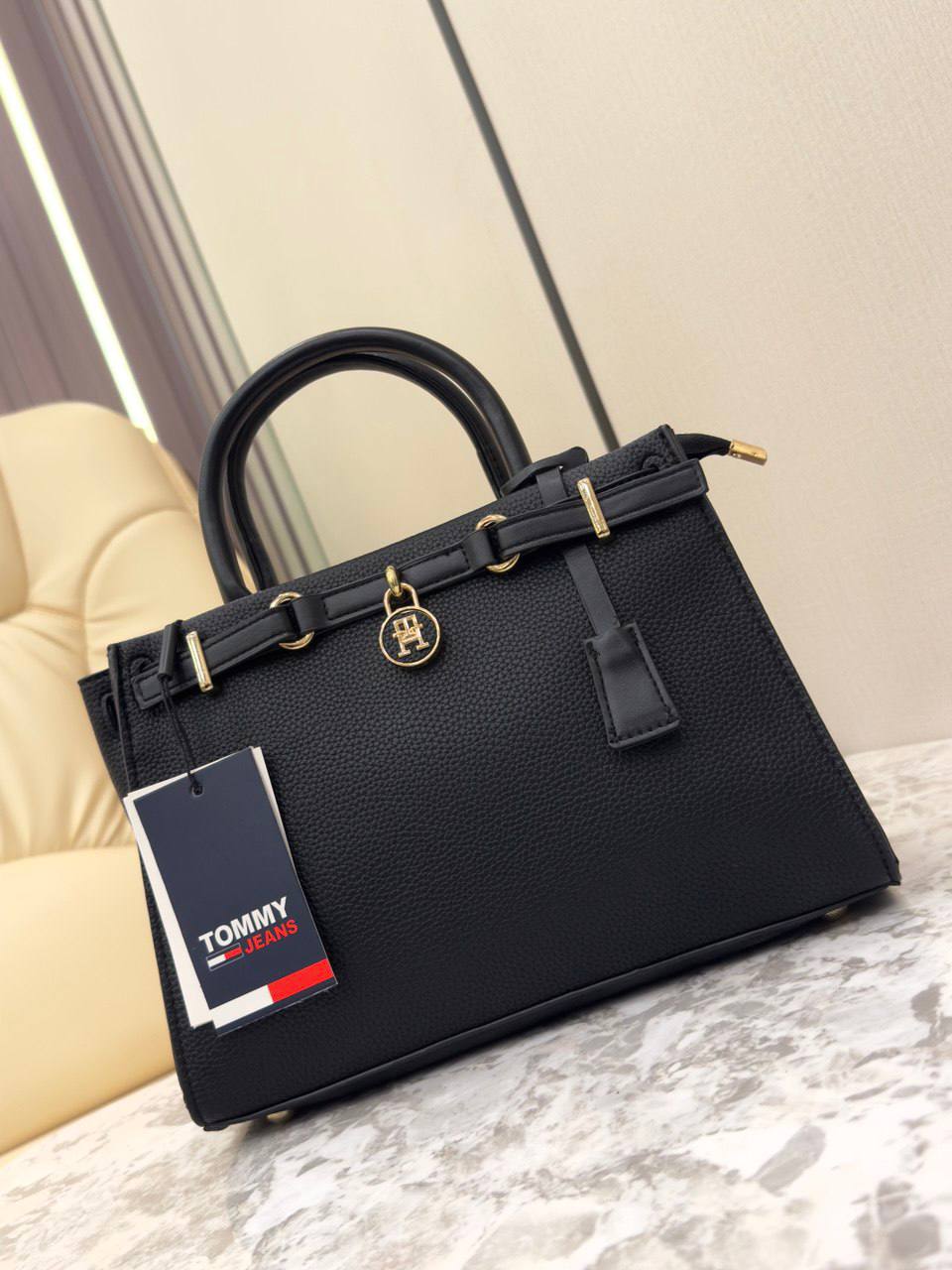 Tommy Hilfiger The American Icon Leather Tote Bag