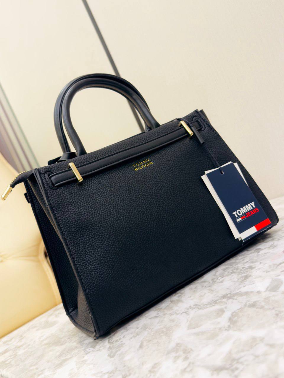 Tommy Hilfiger The American Icon Leather Tote Bag