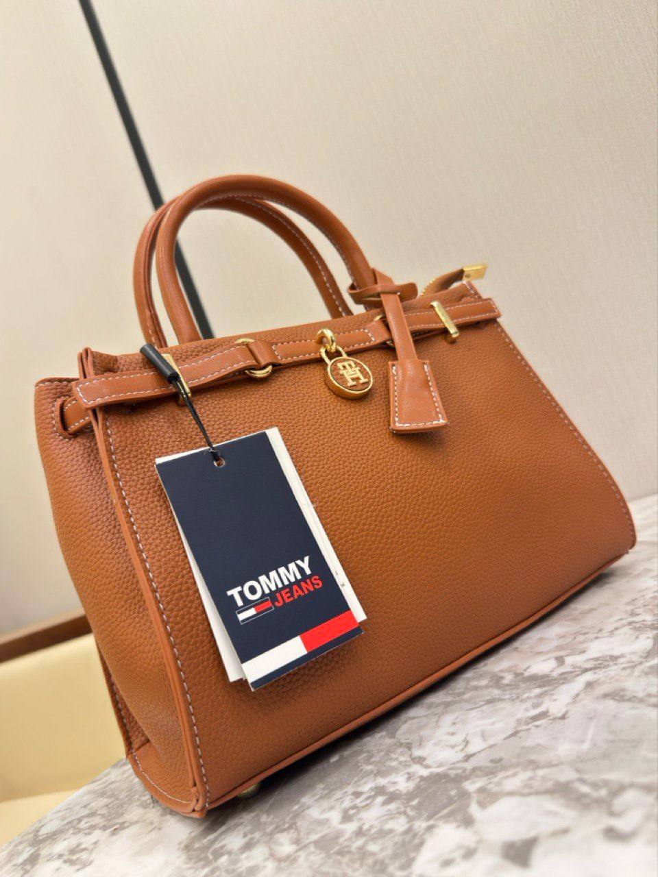Tommy Hilfiger The American Icon Leather Tote Bag