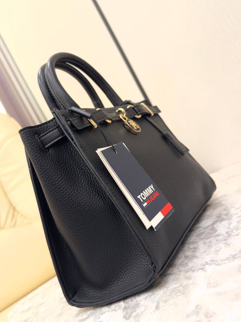Tommy Hilfiger The American Icon Leather Tote Bag