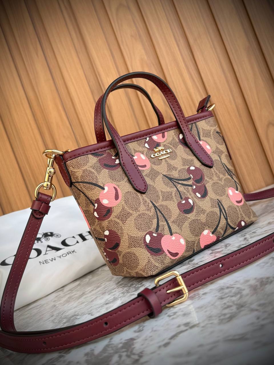 Coach City Tote Bag In Signature Canvas