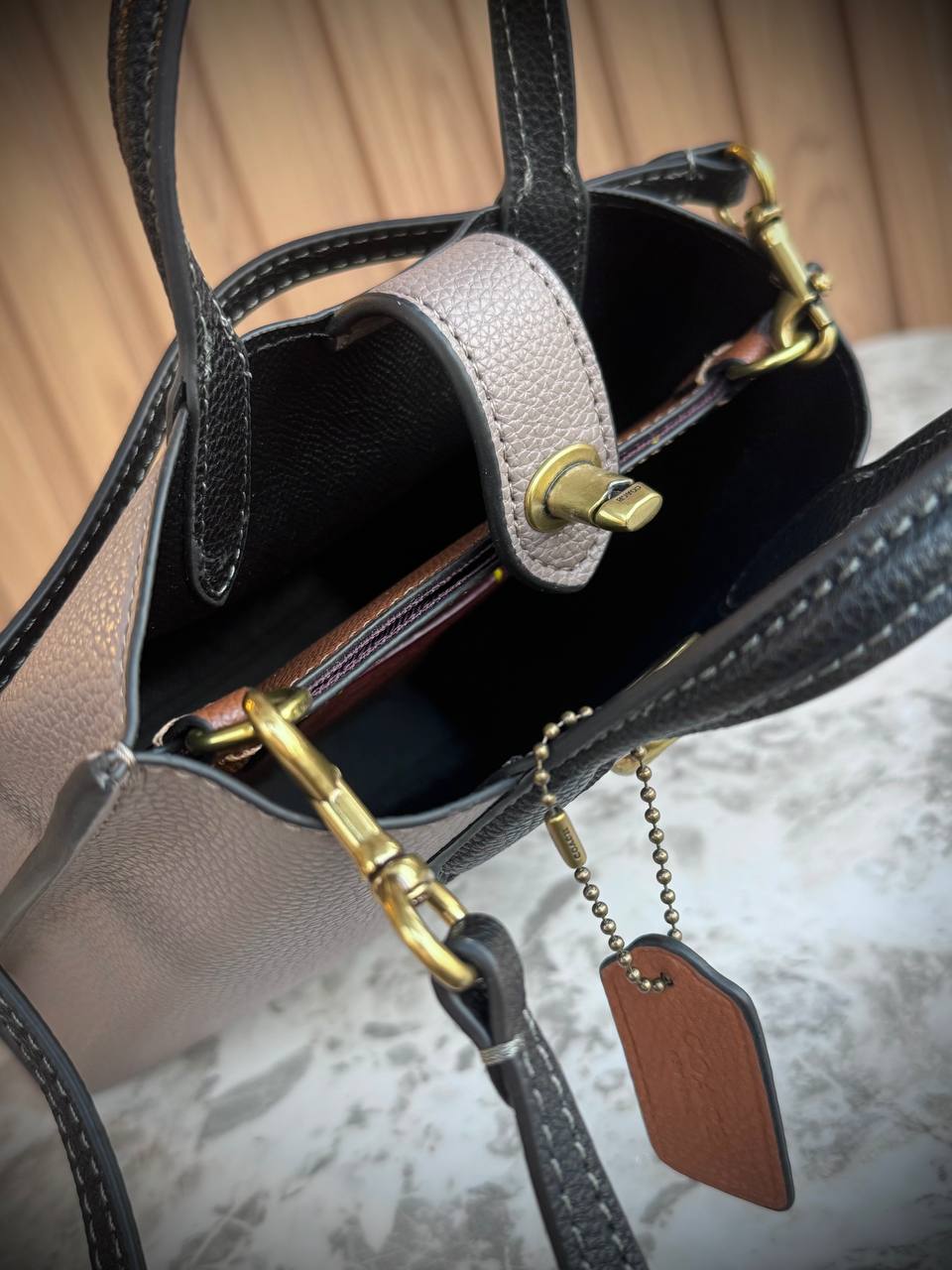 Coach Willow Tote 16 in Signature Canvas